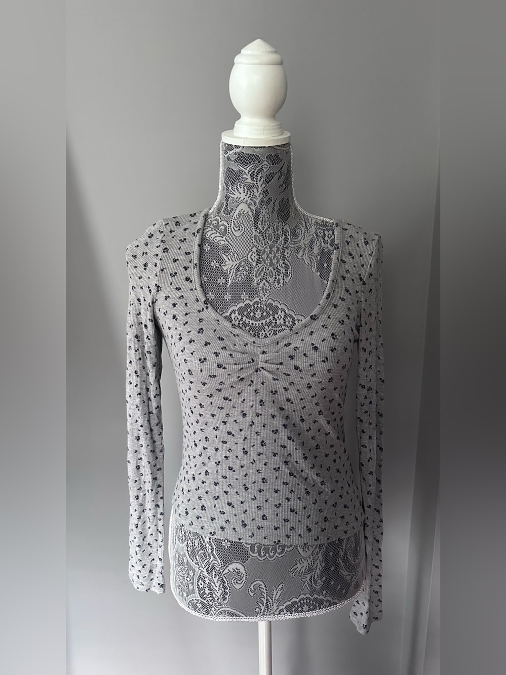 Streetwear Society Gray Scoop Neck Long-Sleeve Top with Black Dot Print